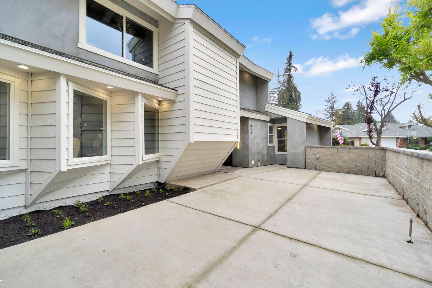 512 E Kelso Ave, Fresno, CA 93720