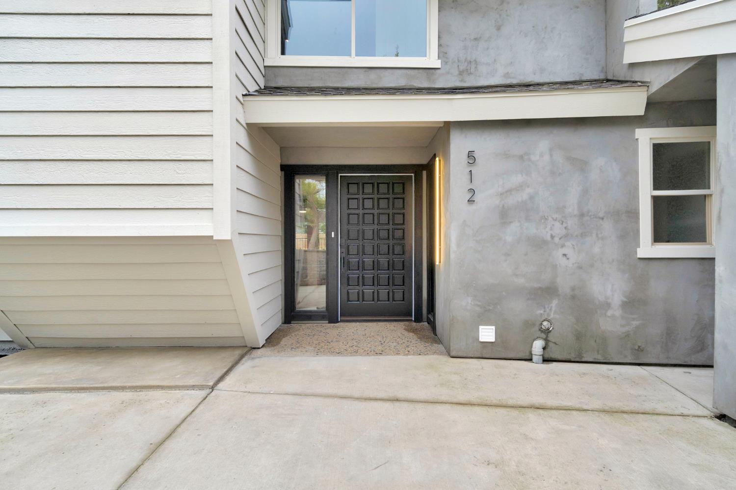 512 E Kelso Ave, Fresno, CA 93720