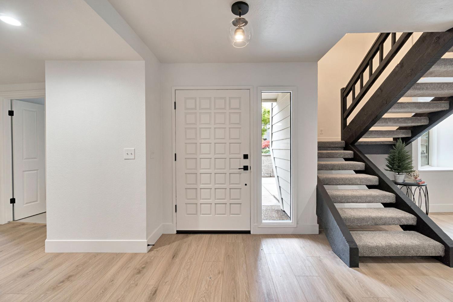 512 E Kelso Ave, Fresno, CA 93720