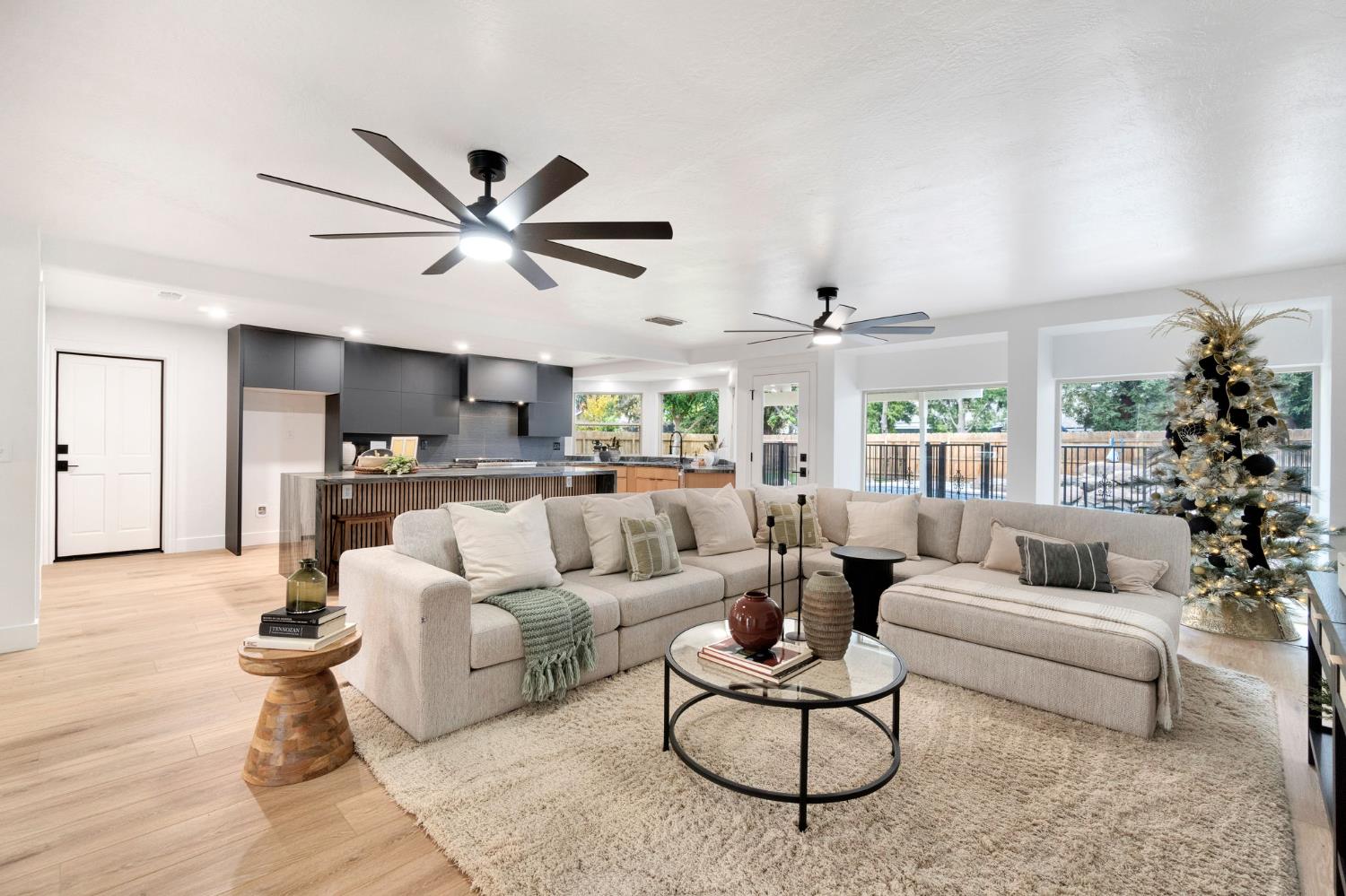 512 E Kelso Ave, Fresno, CA 93720