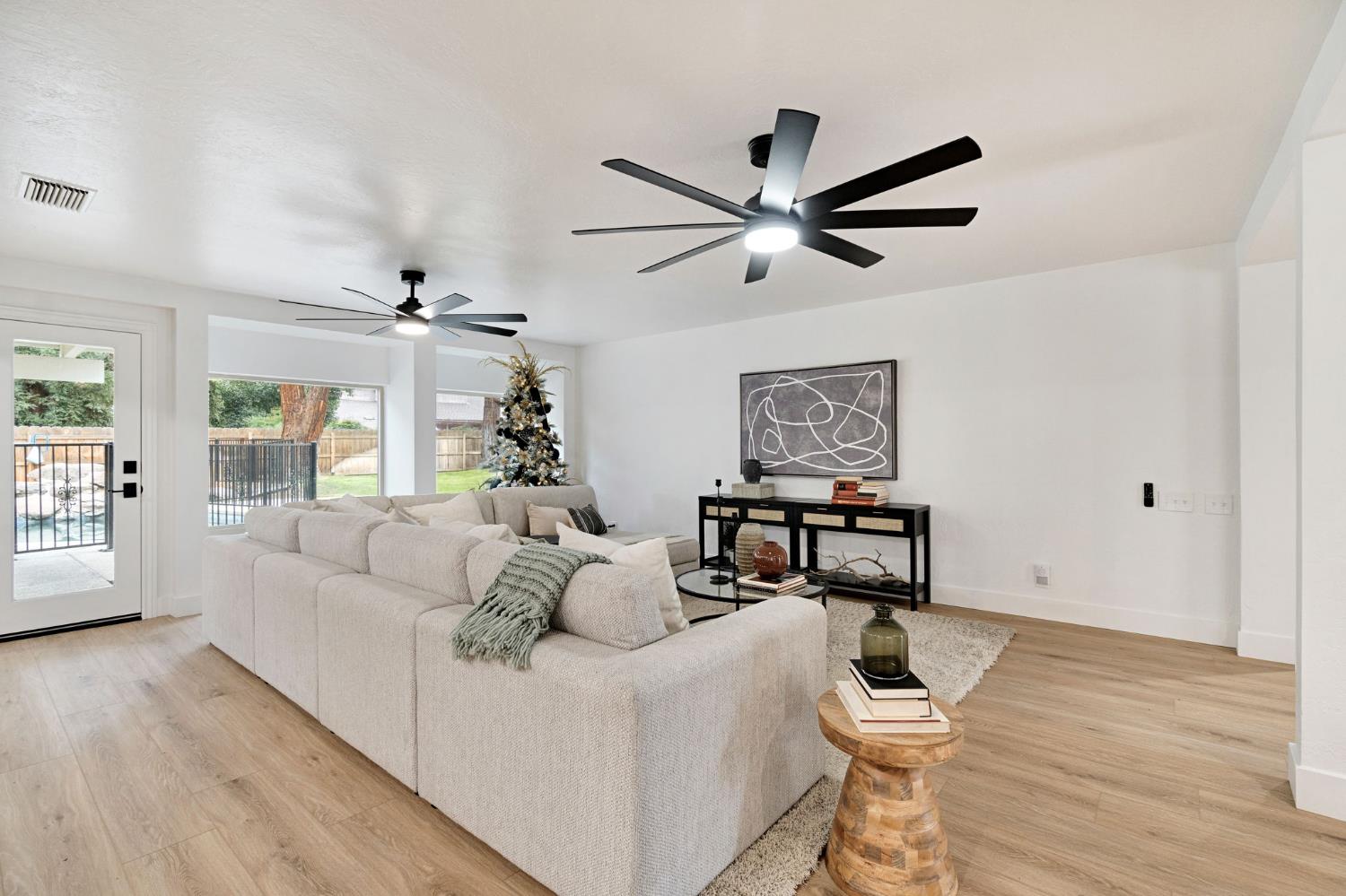 512 E Kelso Ave, Fresno, CA 93720