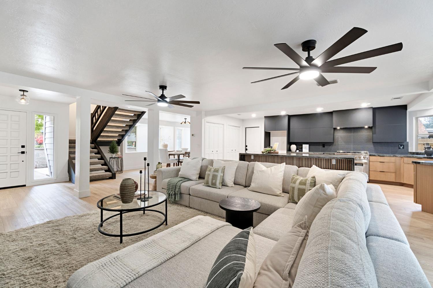 512 E Kelso Ave, Fresno, CA 93720