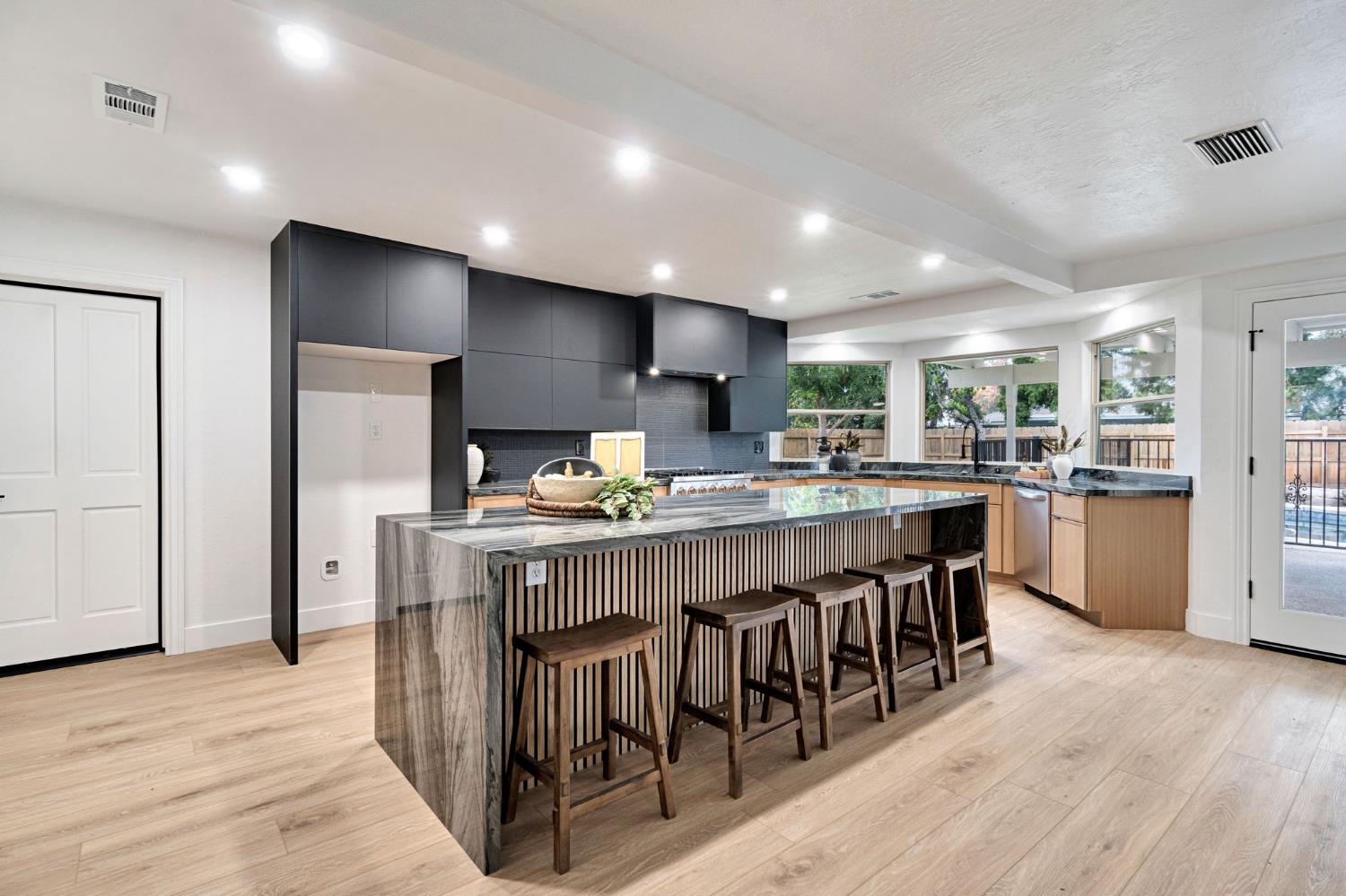 512 E Kelso Ave, Fresno, CA 93720