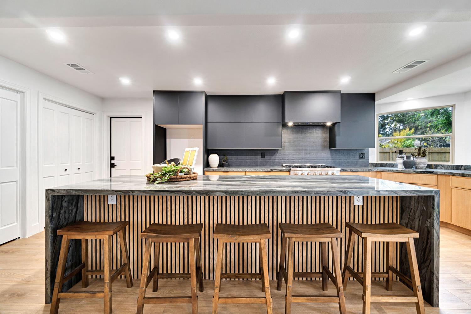 512 E Kelso Ave, Fresno, CA 93720