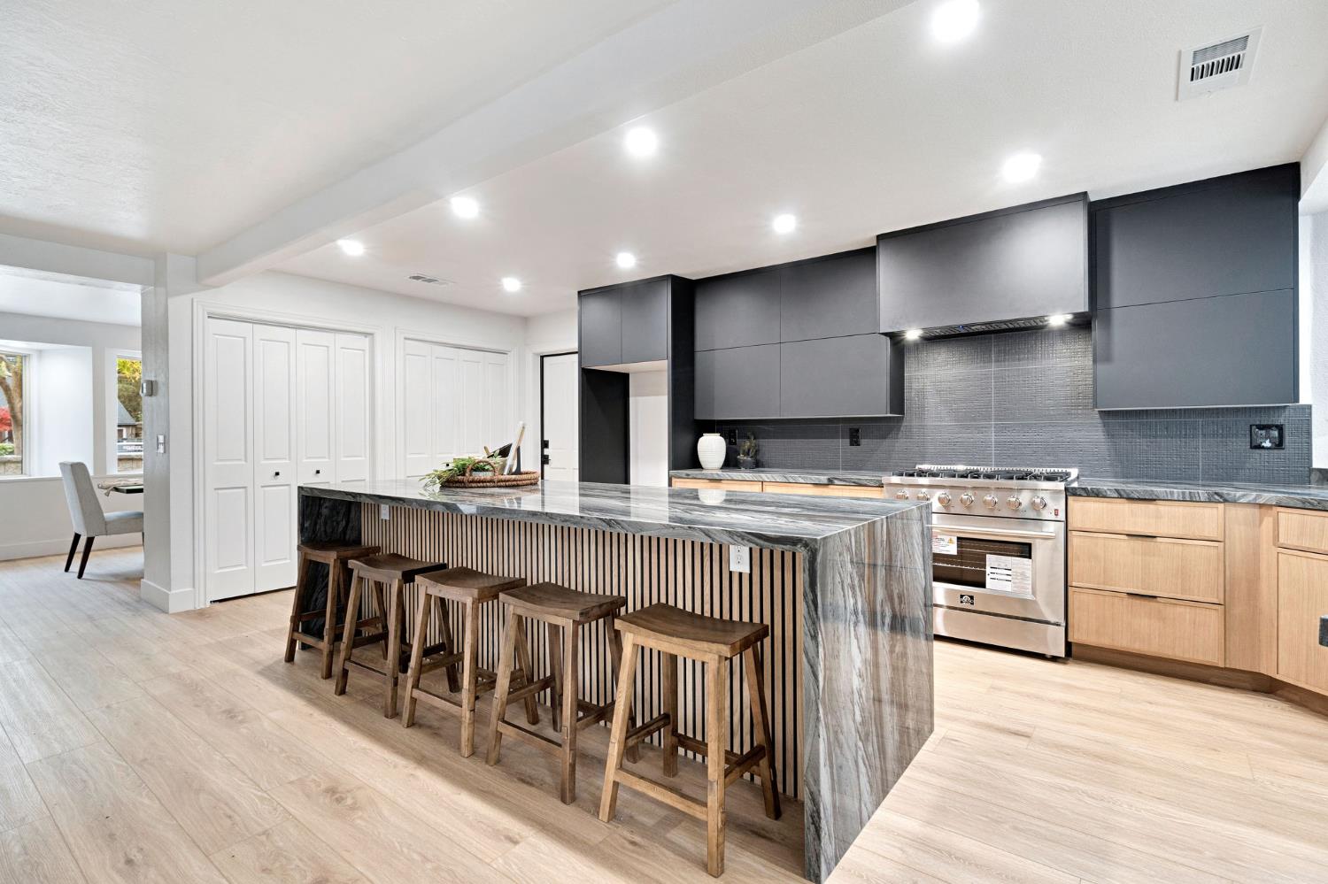 512 E Kelso Ave, Fresno, CA 93720