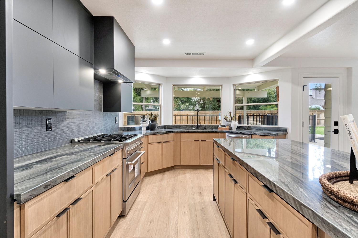 512 E Kelso Ave, Fresno, CA 93720