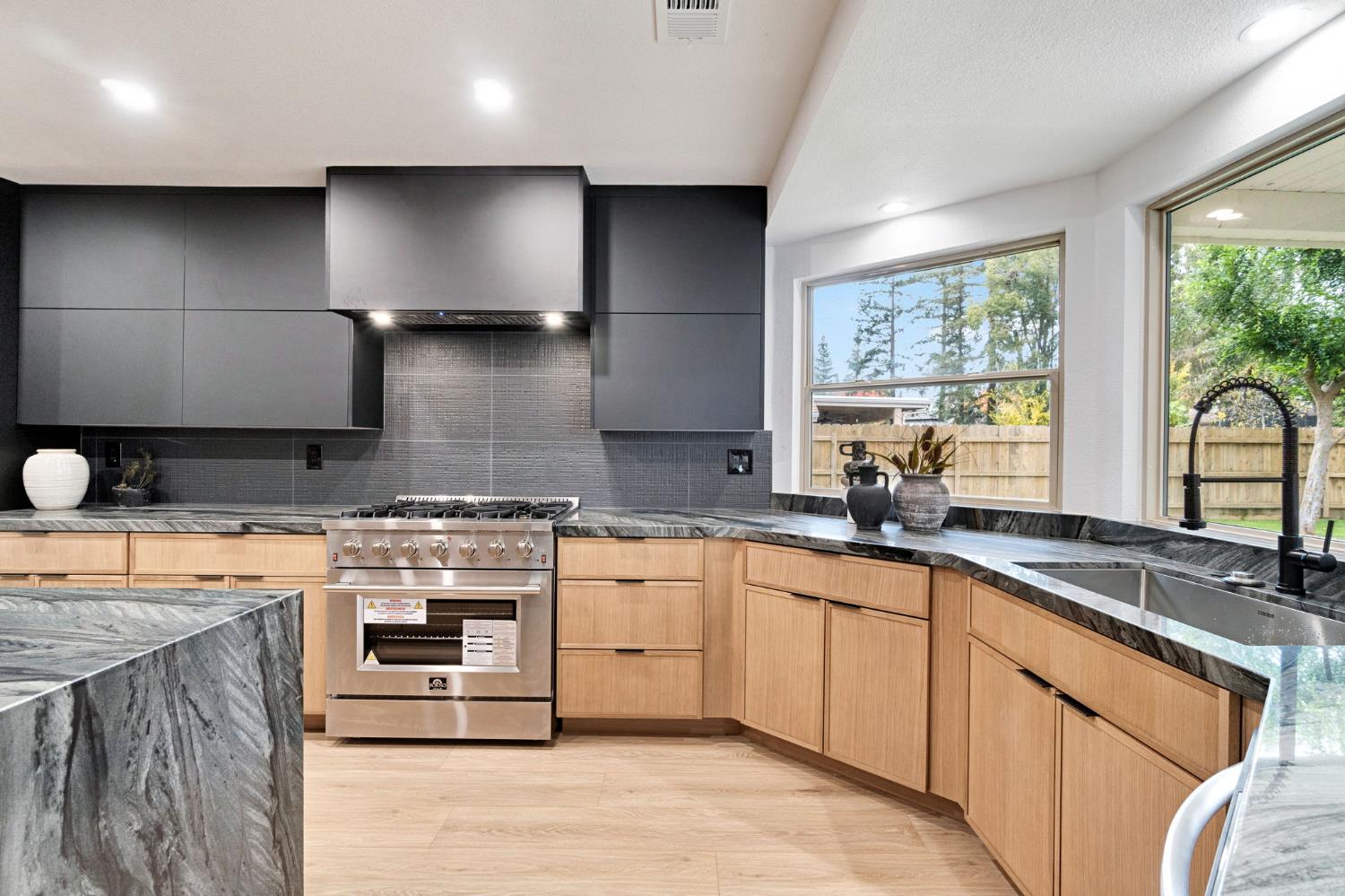 512 E Kelso Ave, Fresno, CA 93720