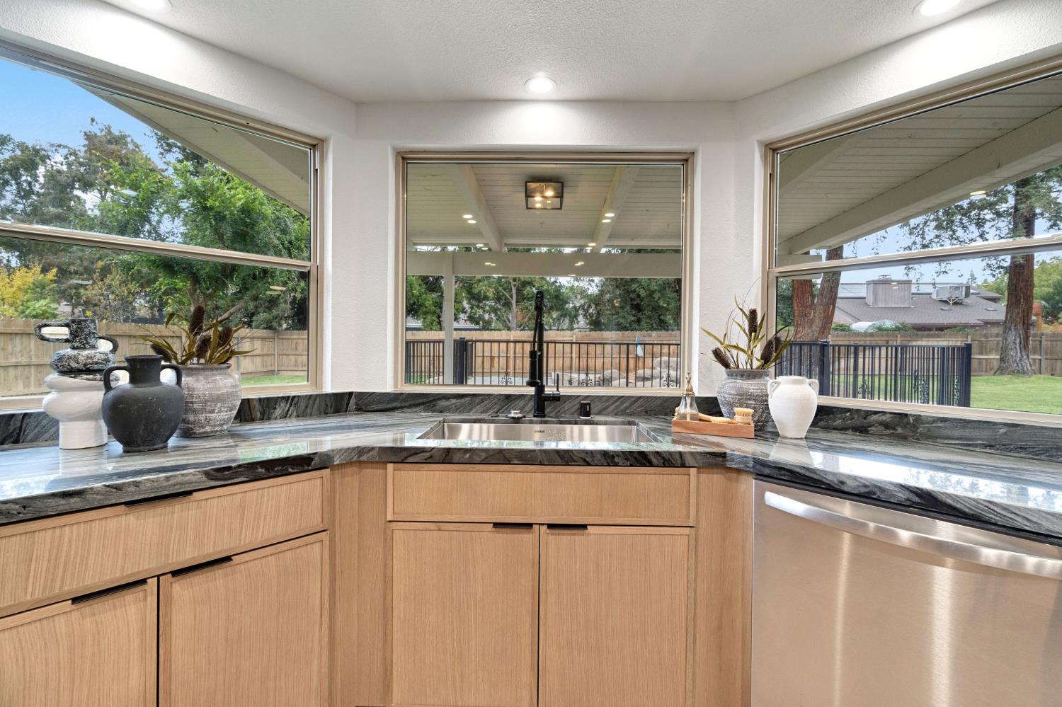 512 E Kelso Ave, Fresno, CA 93720