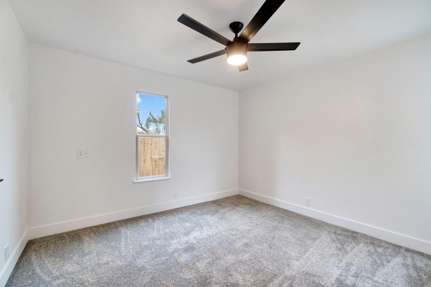 512 E Kelso Ave, Fresno, CA 93720