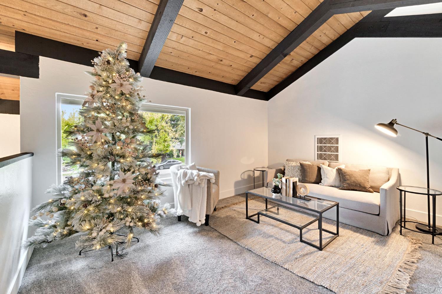 512 E Kelso Ave, Fresno, CA 93720