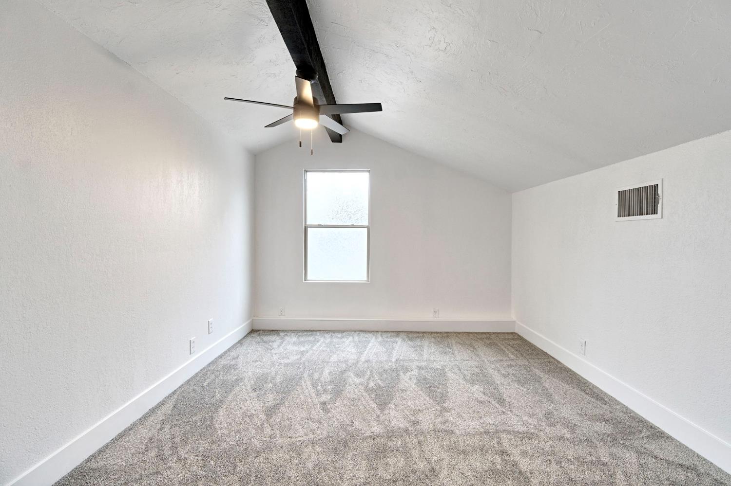 512 E Kelso Ave, Fresno, CA 93720