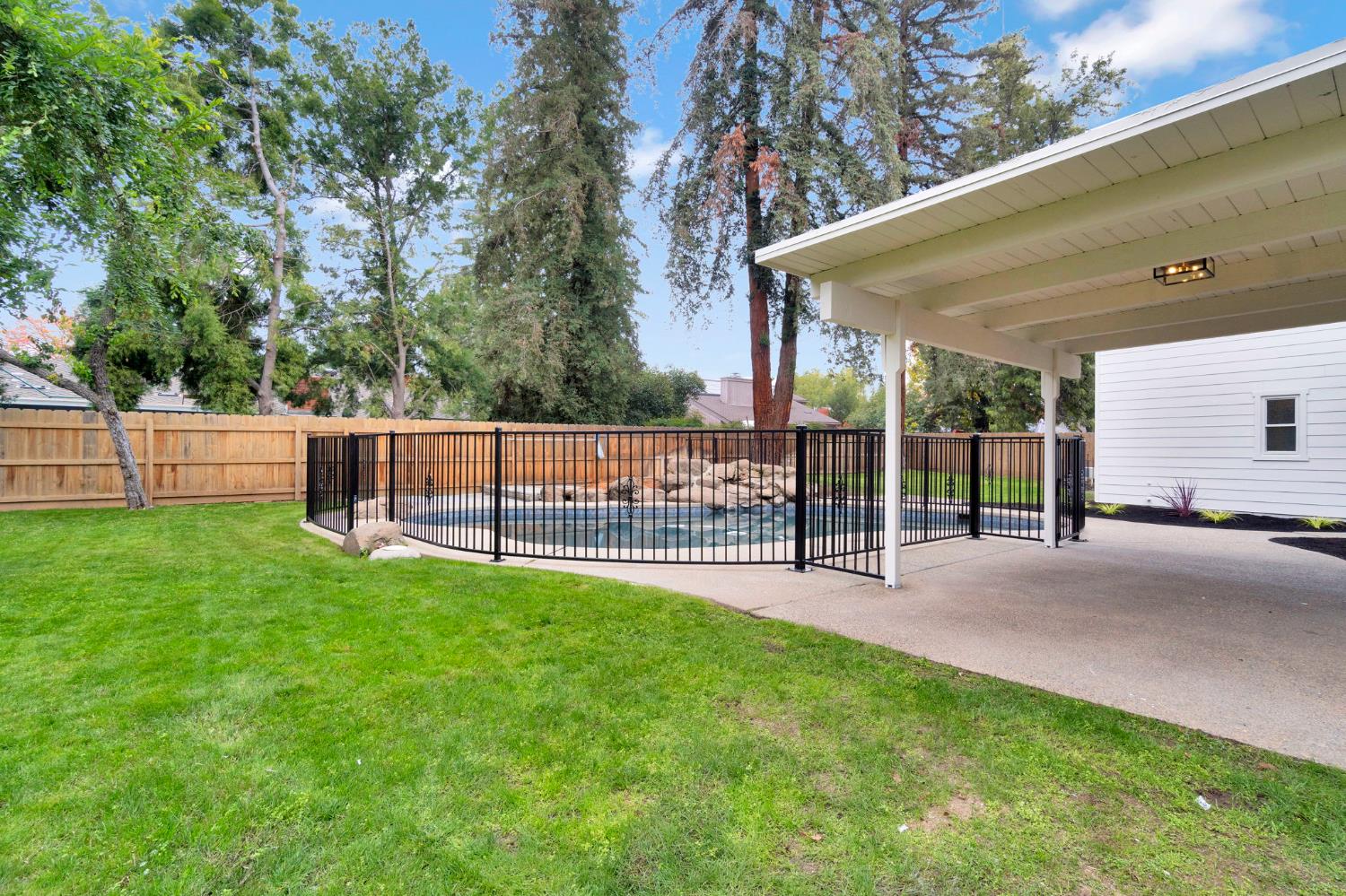 512 E Kelso Ave, Fresno, CA 93720