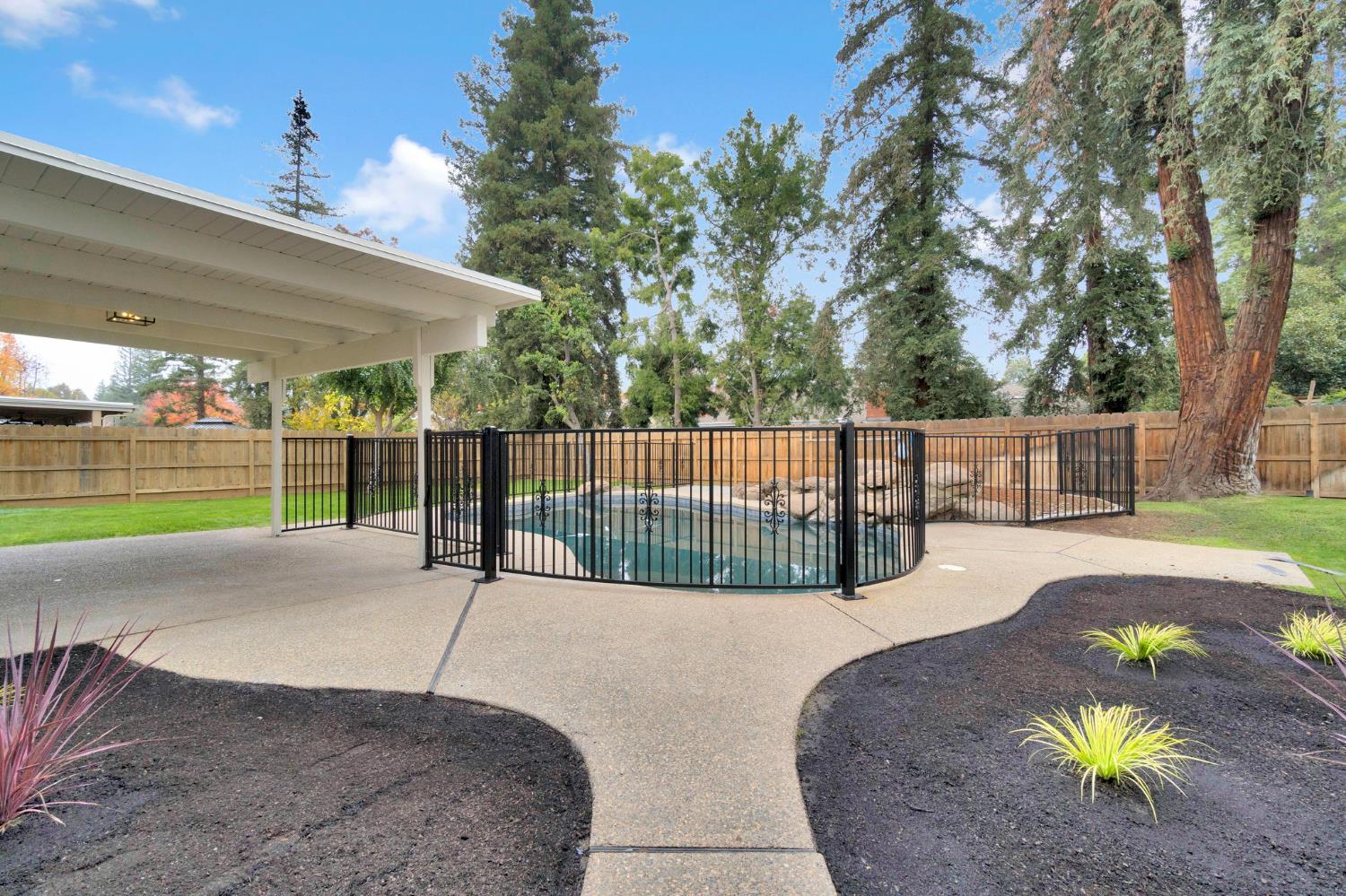 512 E Kelso Ave, Fresno, CA 93720