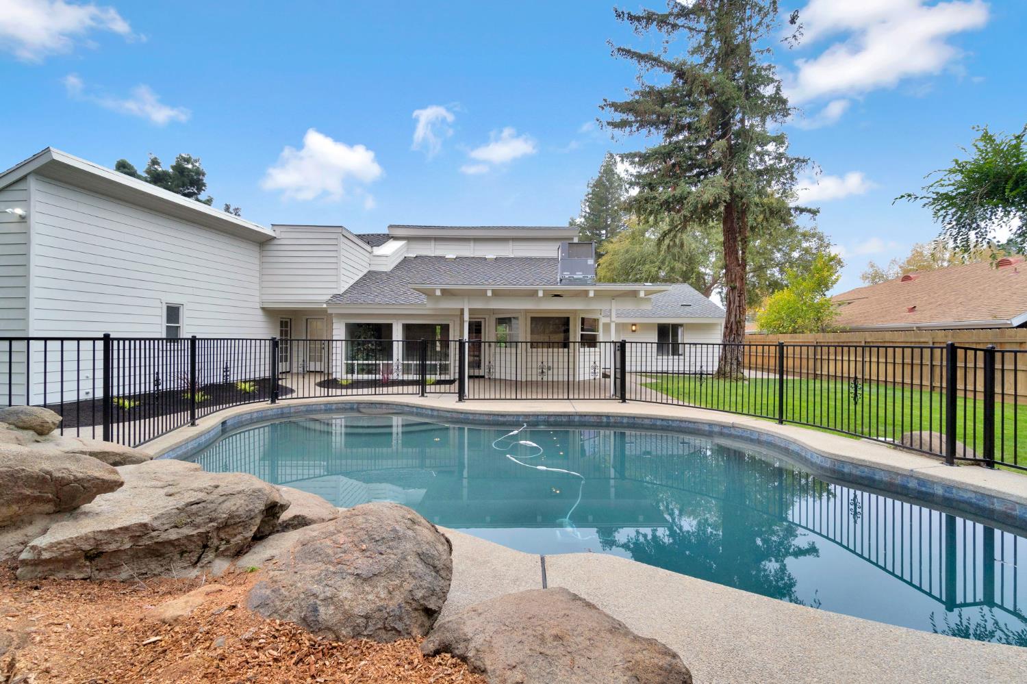 512 E Kelso Ave, Fresno, CA 93720