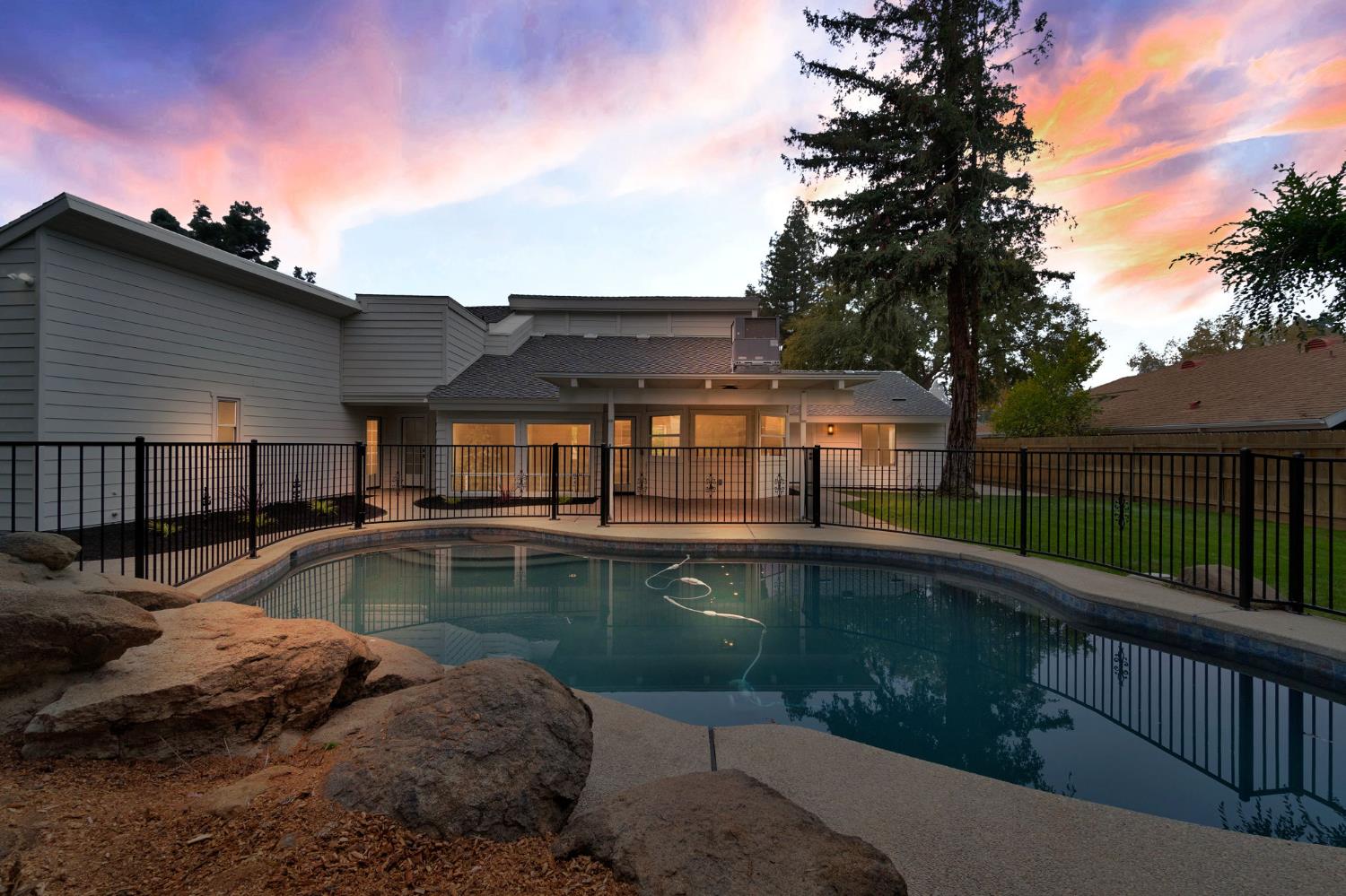 512 E Kelso Ave, Fresno, CA 93720