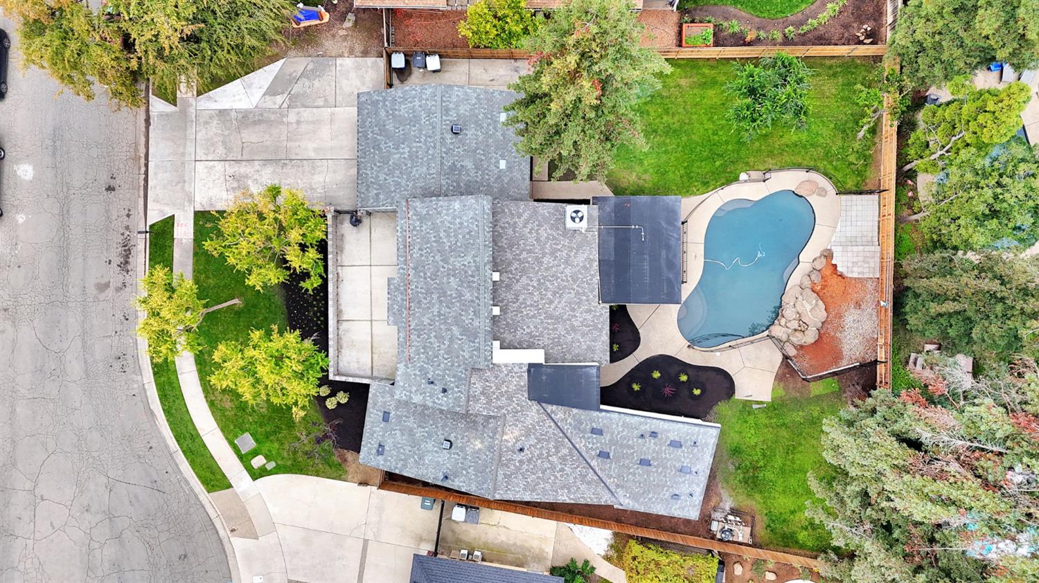 512 E Kelso Ave, Fresno, CA 93720