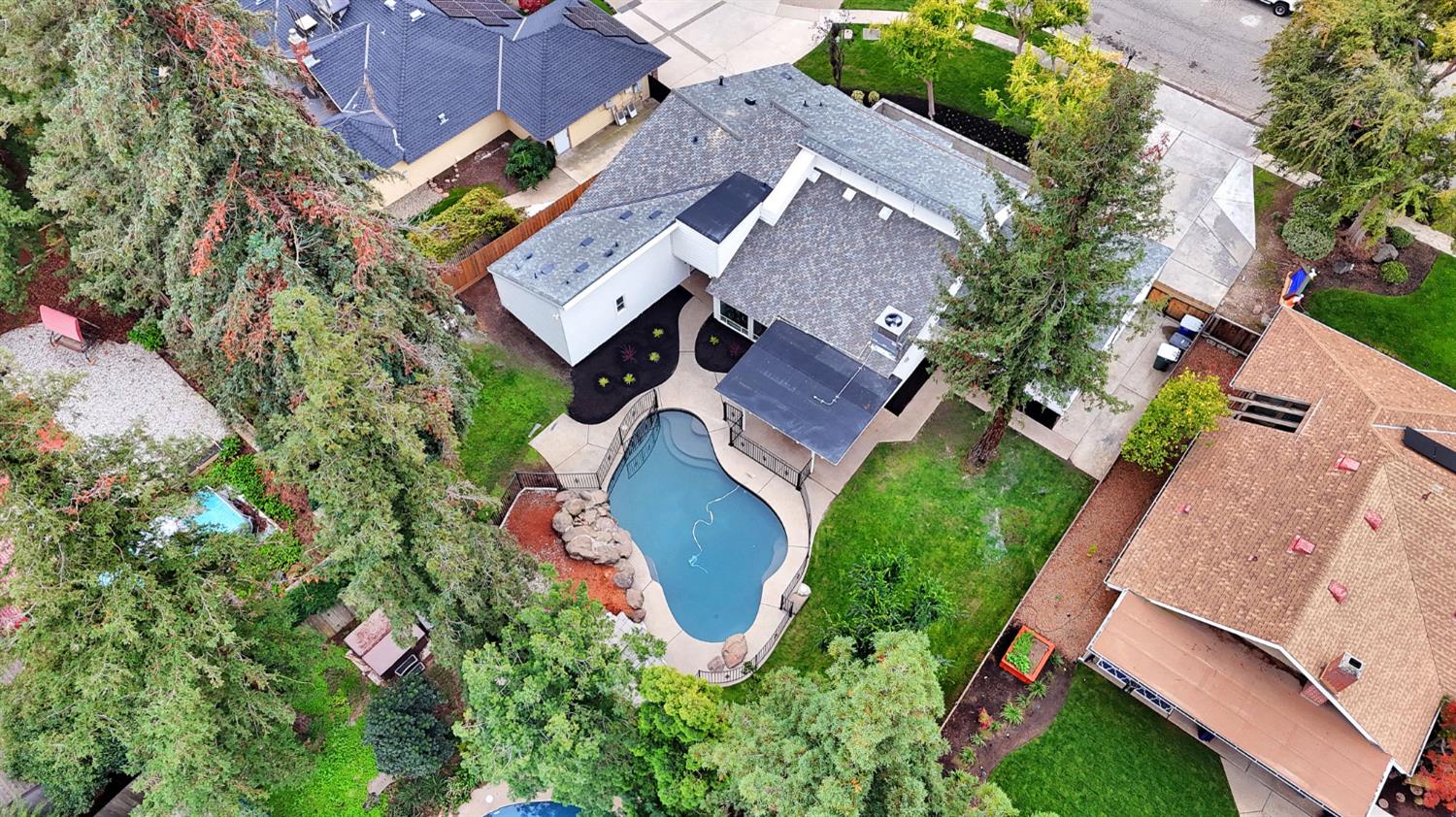 512 E Kelso Ave, Fresno, CA 93720