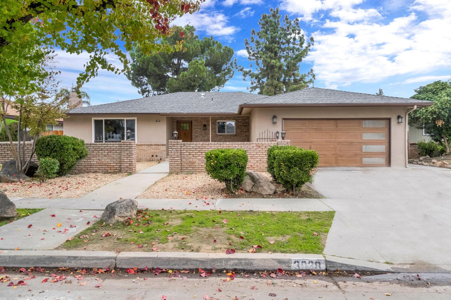 3038 E Sample Ave, Fresno, CA 93710