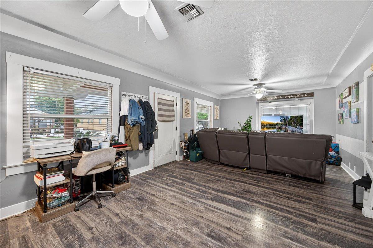 824 Hoag Ave, Sanger, CA 93657