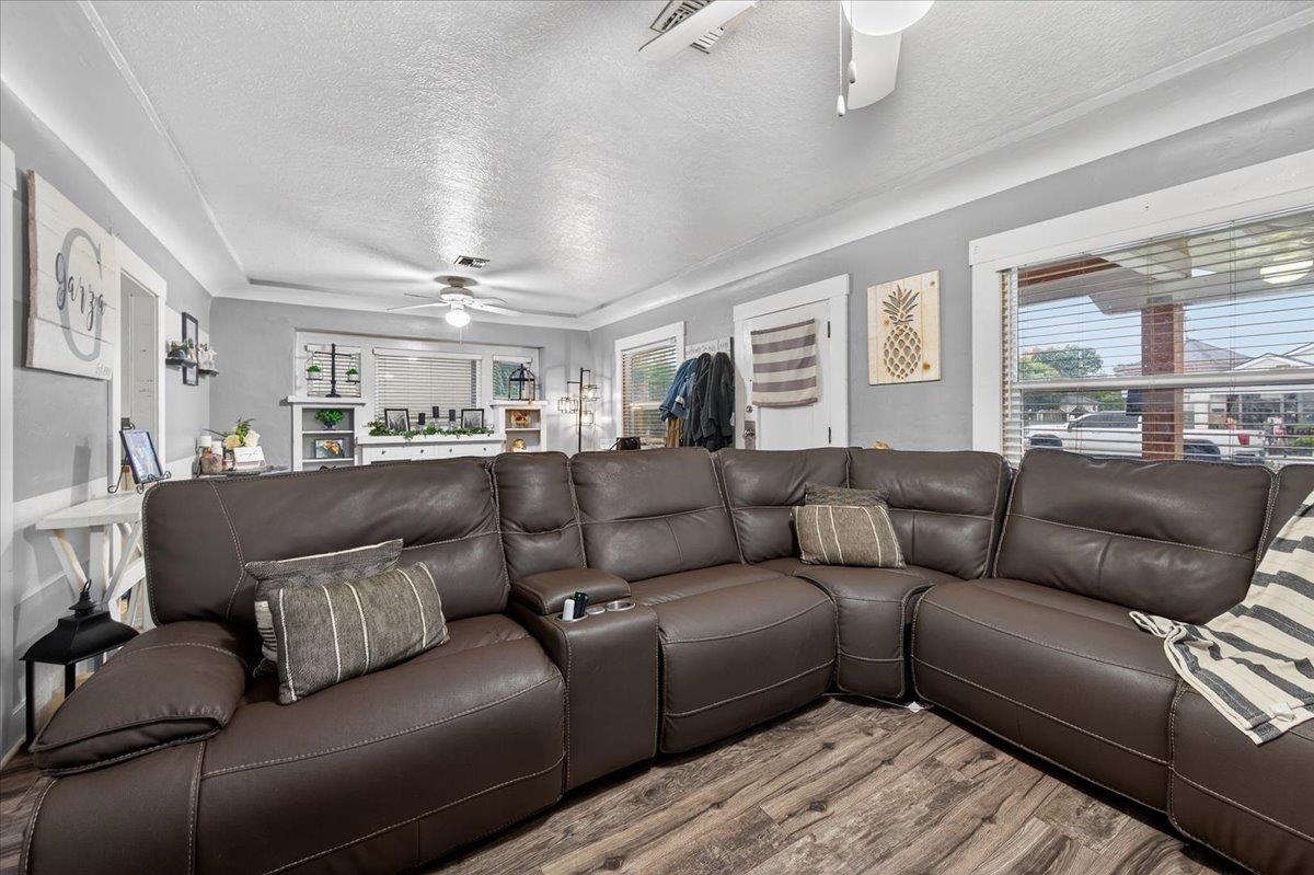 824 Hoag Ave, Sanger, CA 93657