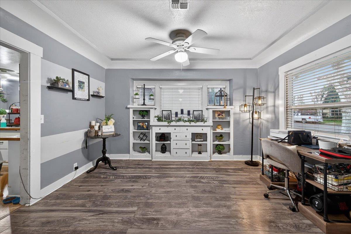 824 Hoag Ave, Sanger, CA 93657