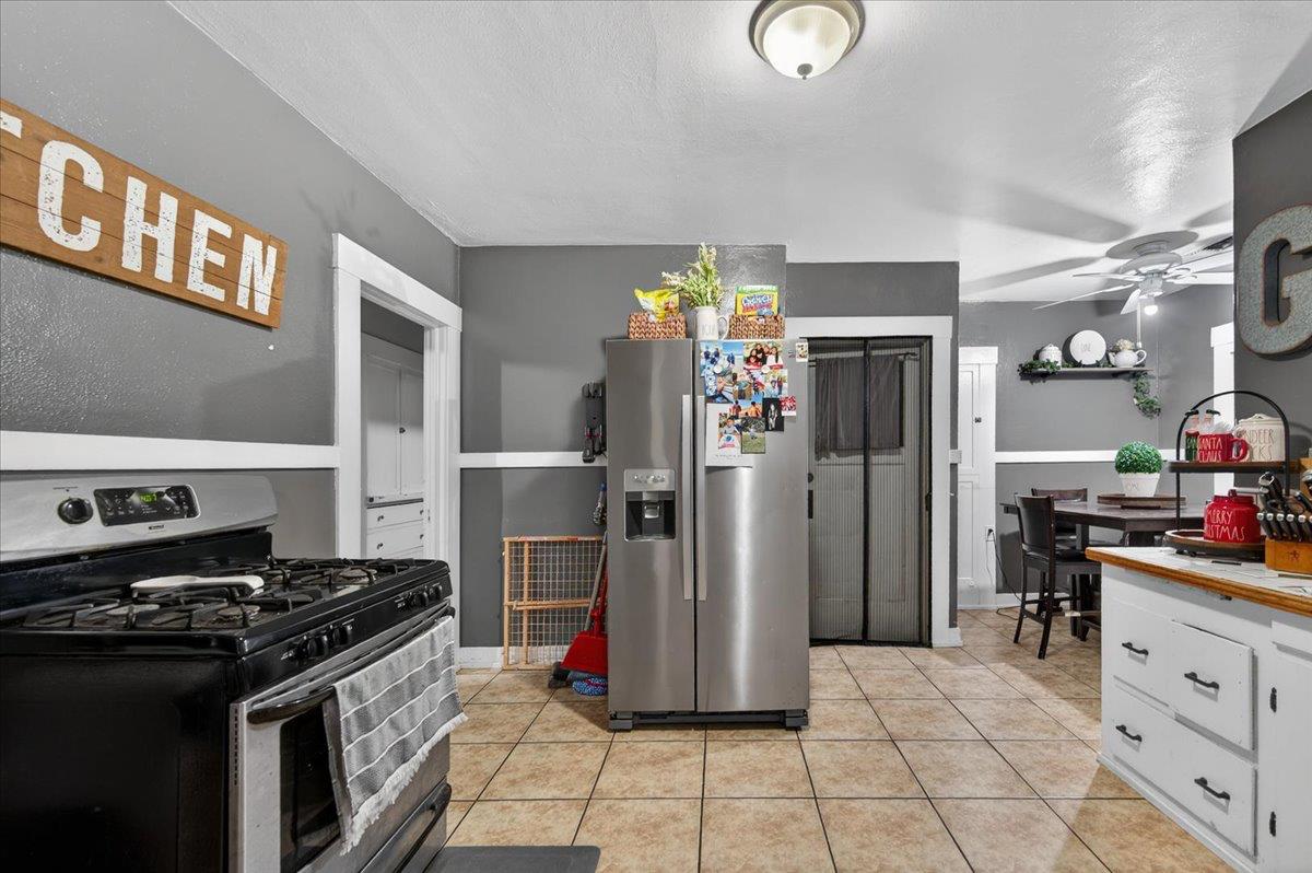 824 Hoag Ave, Sanger, CA 93657