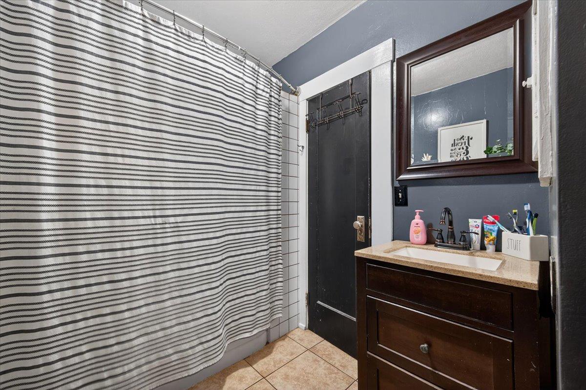 824 Hoag Ave, Sanger, CA 93657