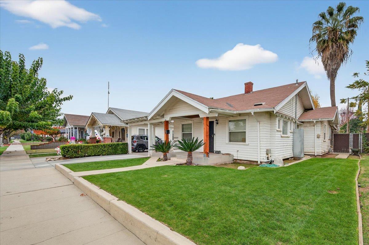 824 Hoag Ave, Sanger, CA 93657