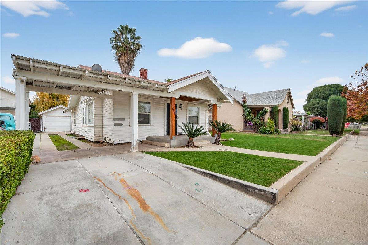 824 Hoag Ave, Sanger, CA 93657