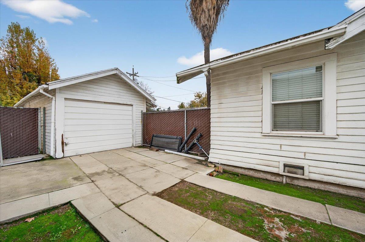 824 Hoag Ave, Sanger, CA 93657