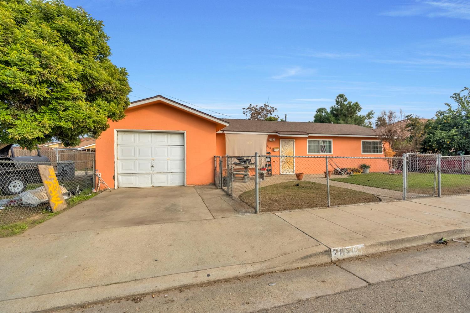 2028 Thompson Ave, Selma, CA 93662
