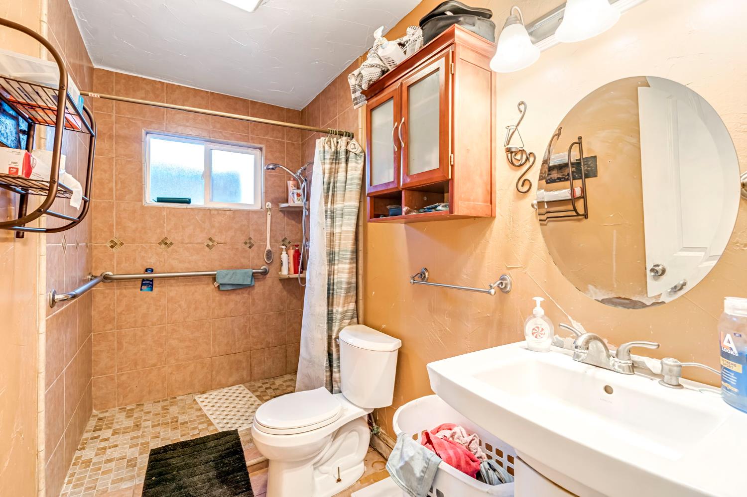 2028 Thompson Ave, Selma, CA 93662