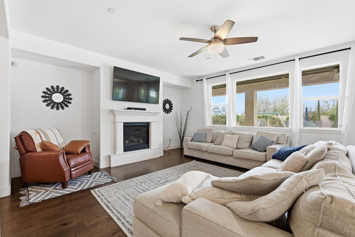 1323 N Traverse Ave, Clovis, CA 93619