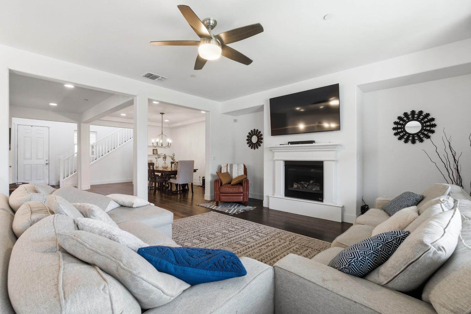 1323 N Traverse Ave, Clovis, CA 93619