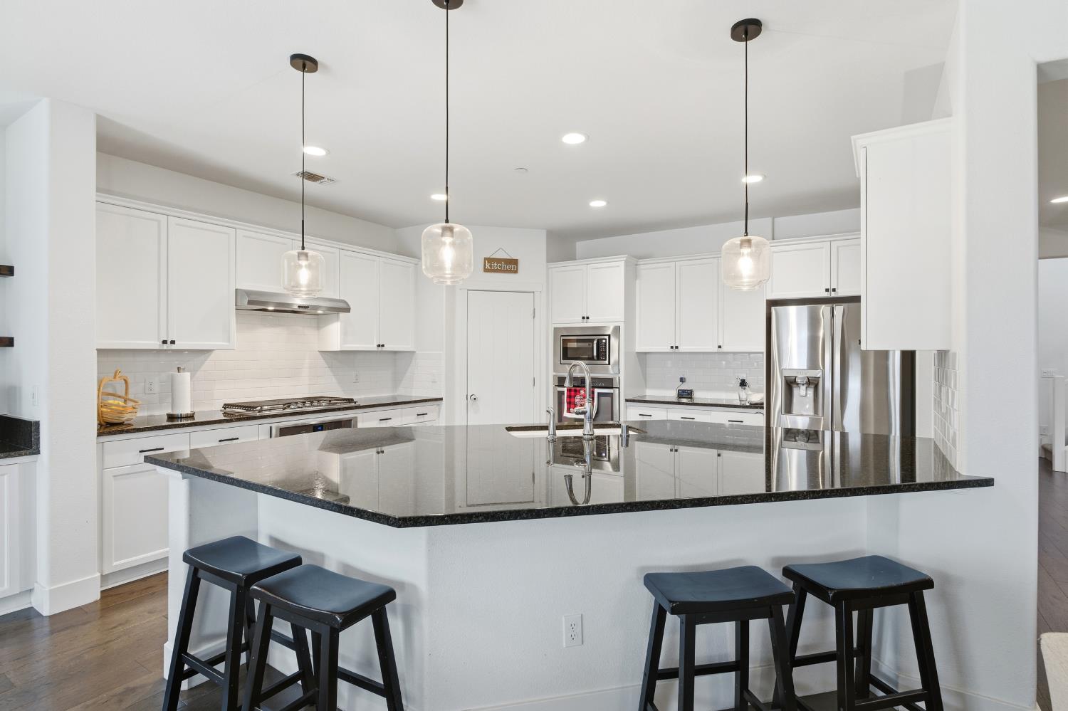 1323 N Traverse Ave, Clovis, CA 93619