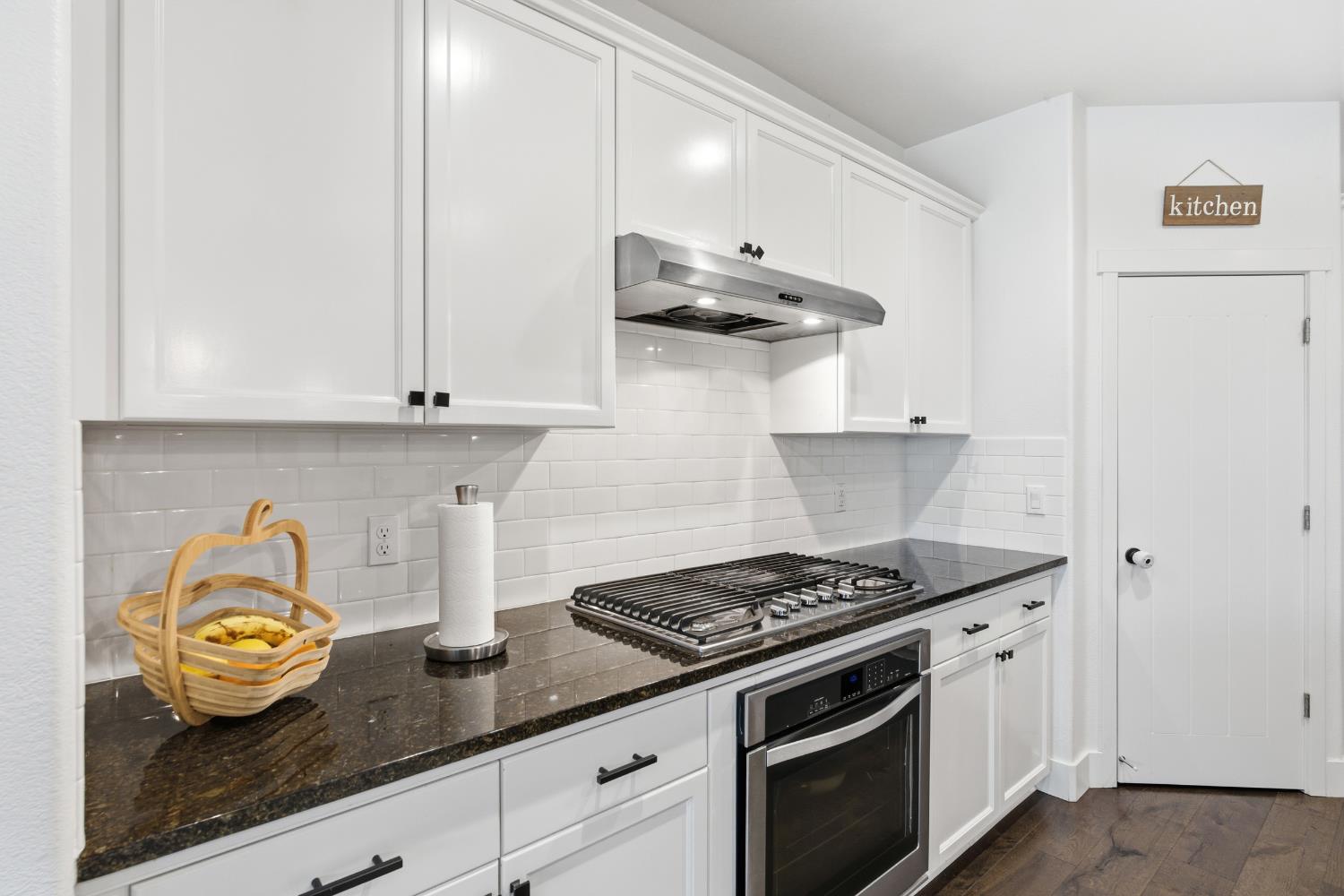 1323 N Traverse Ave, Clovis, CA 93619