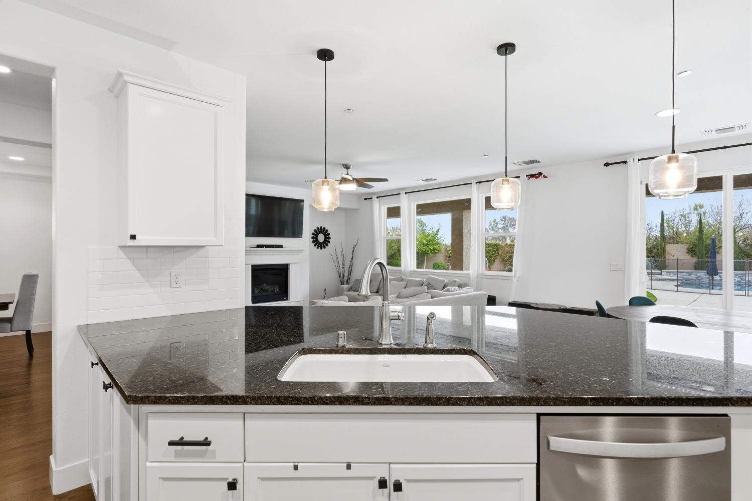 1323 N Traverse Ave, Clovis, CA 93619