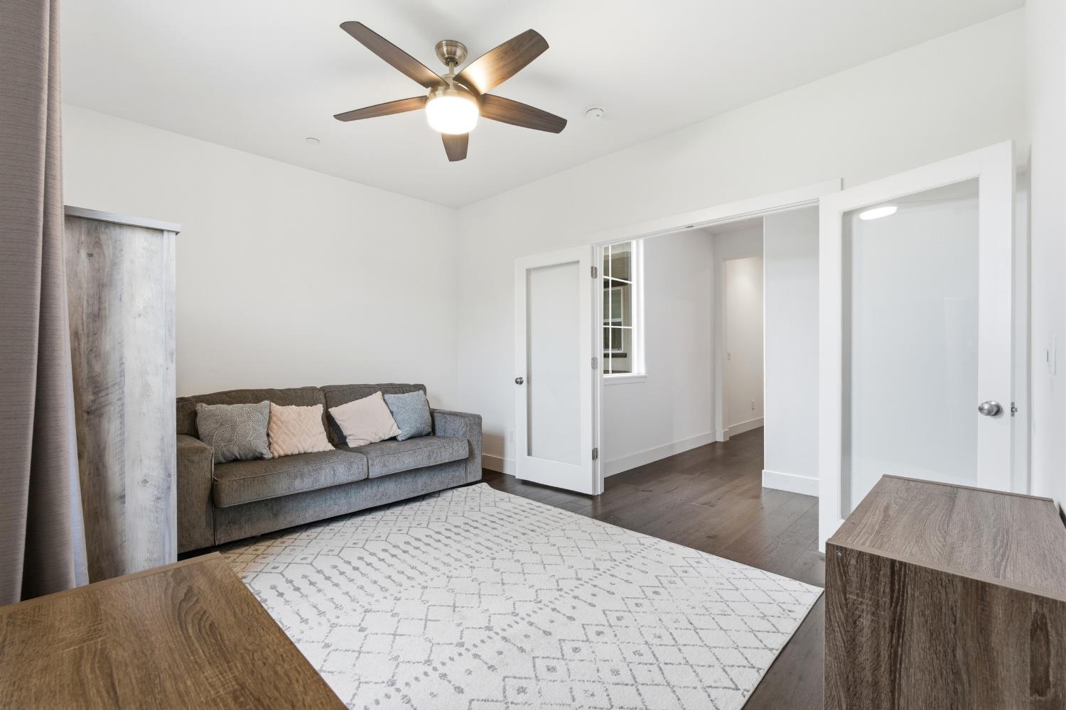 1323 N Traverse Ave, Clovis, CA 93619