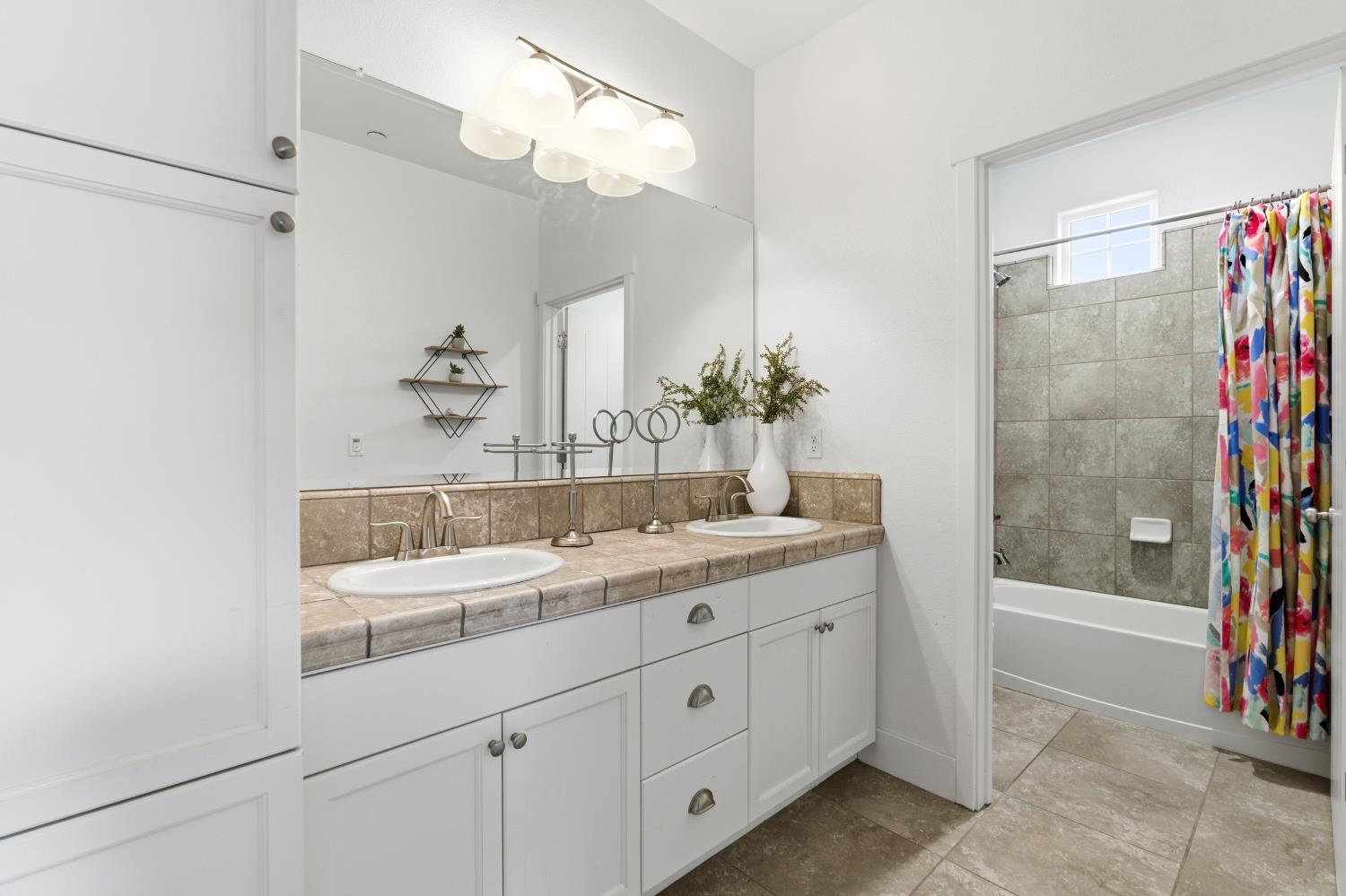 1323 N Traverse Ave, Clovis, CA 93619