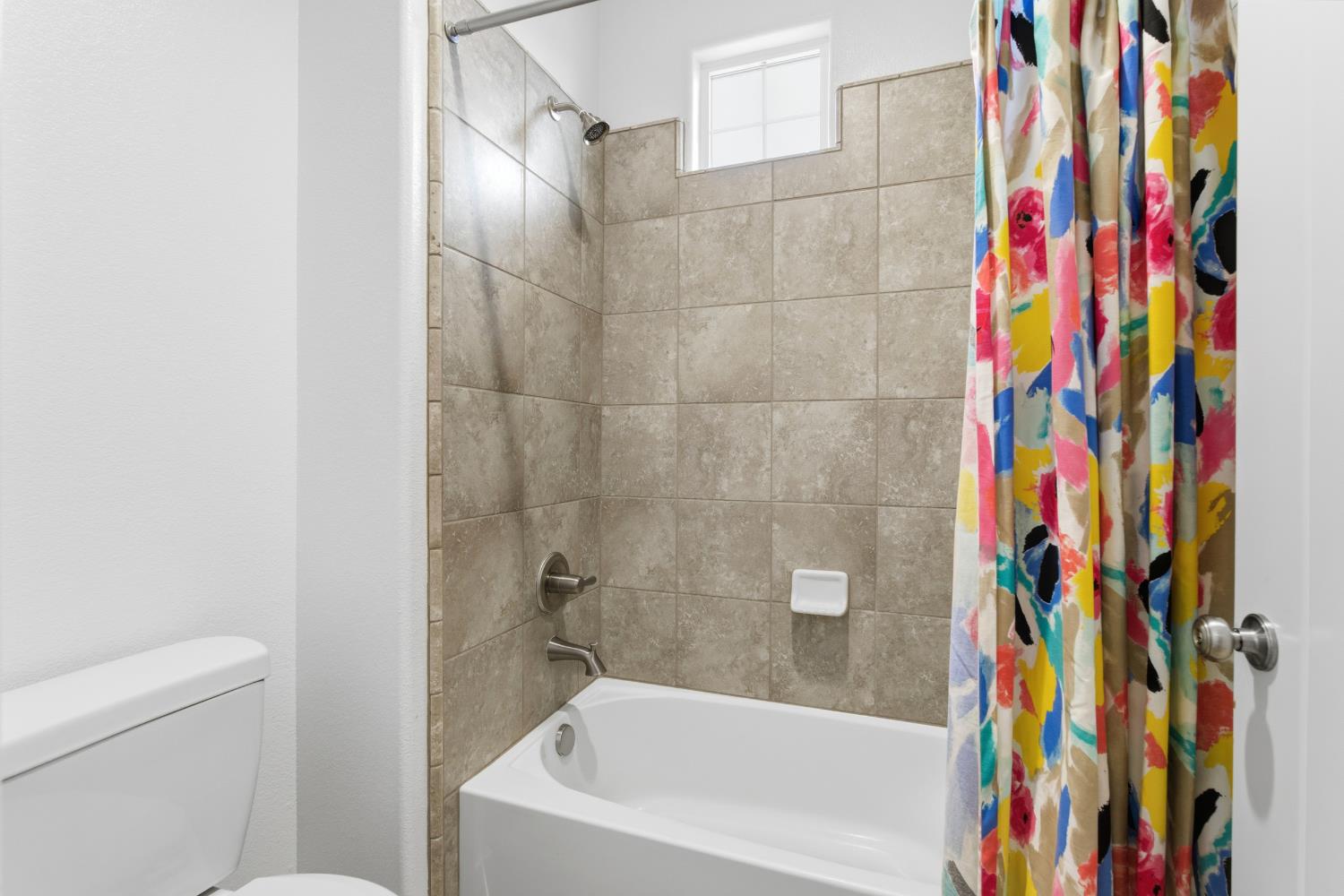 1323 N Traverse Ave, Clovis, CA 93619