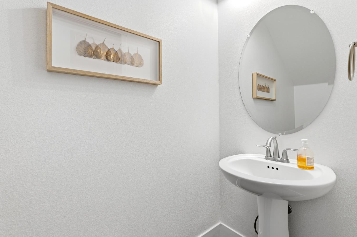 1323 N Traverse Ave, Clovis, CA 93619