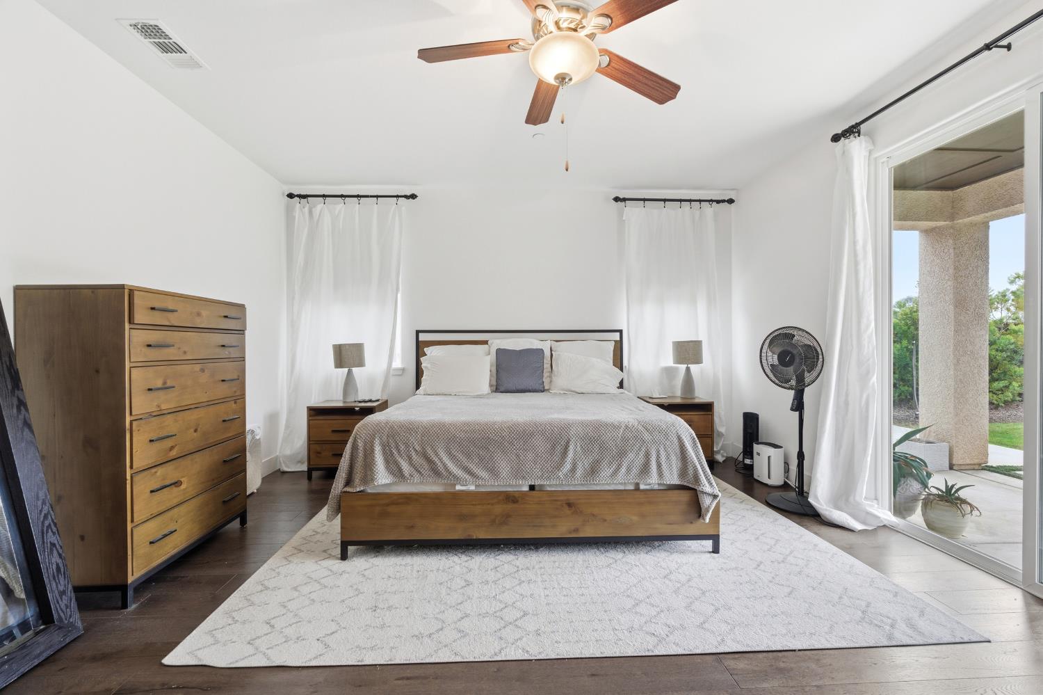 1323 N Traverse Ave, Clovis, CA 93619