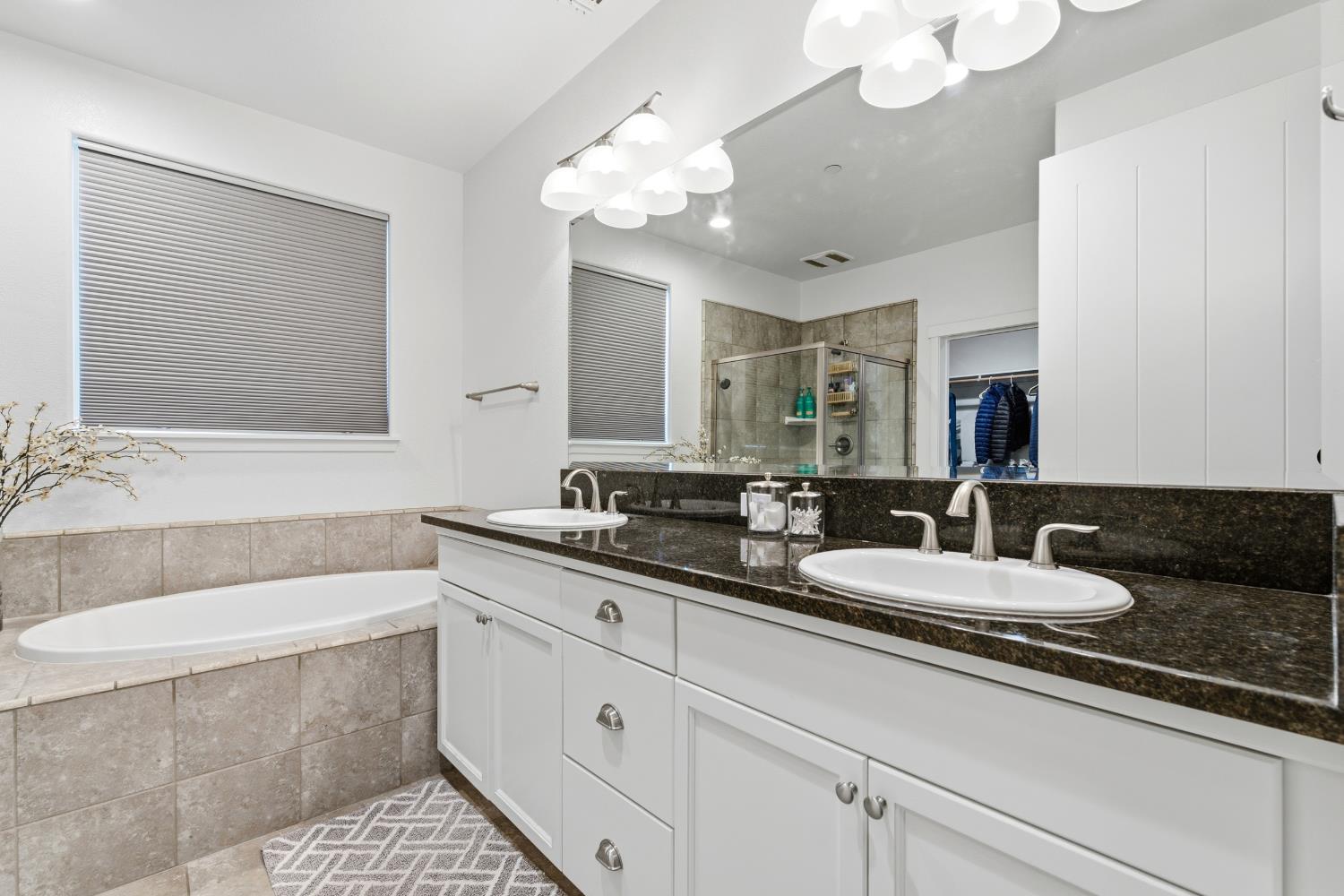 1323 N Traverse Ave, Clovis, CA 93619