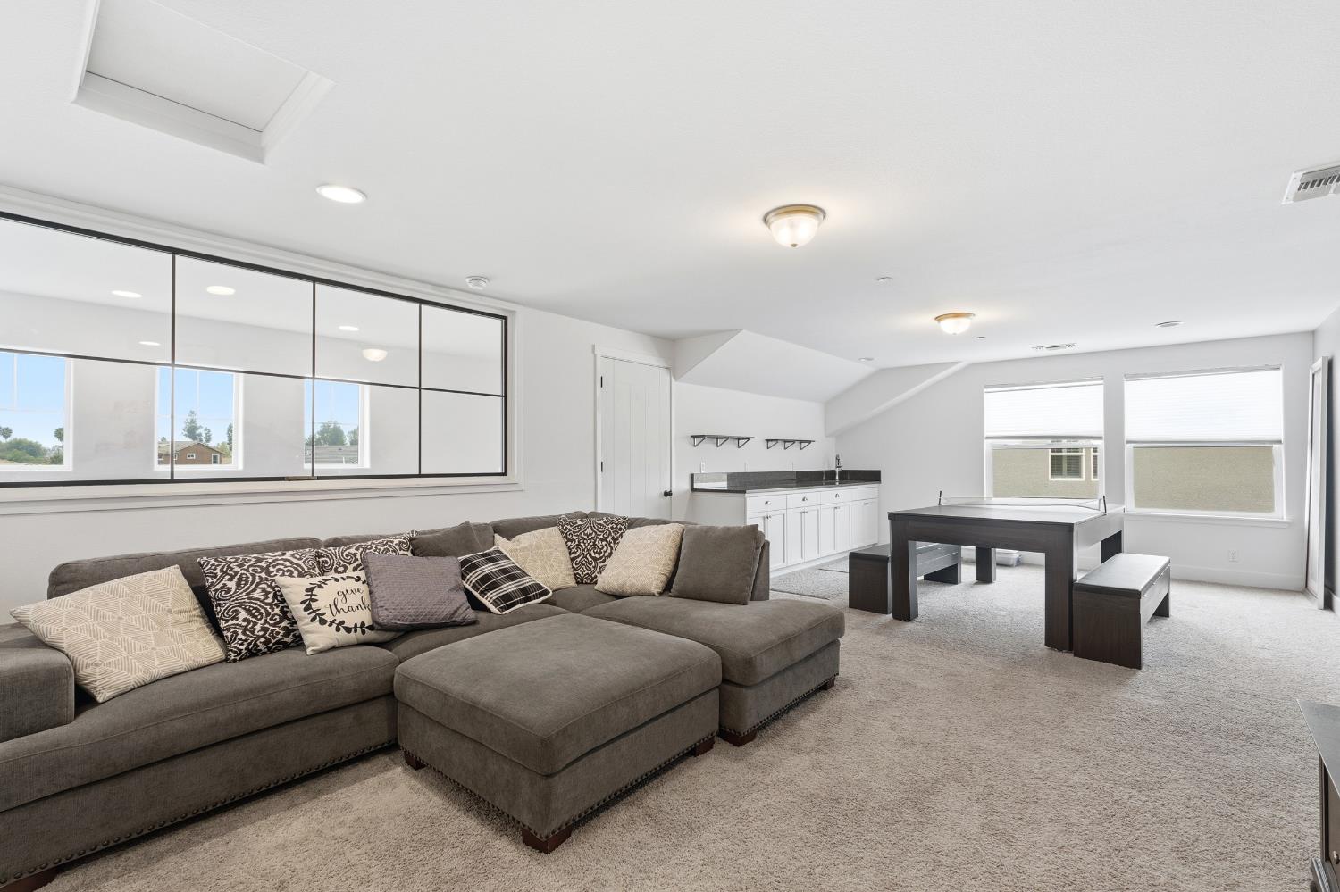 1323 N Traverse Ave, Clovis, CA 93619