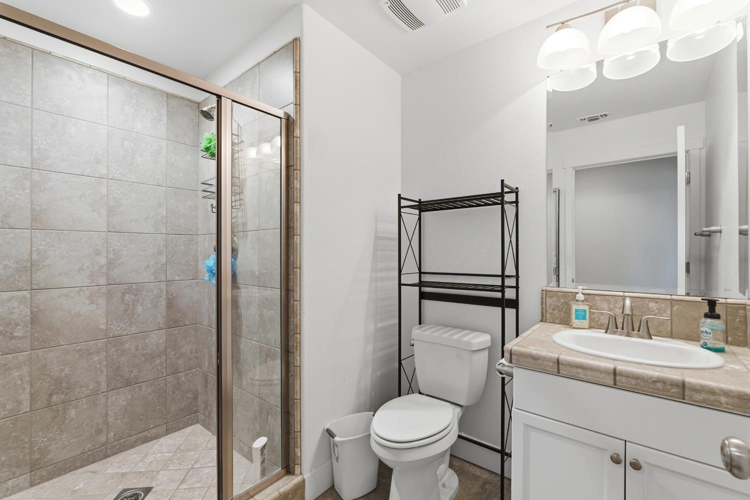 1323 N Traverse Ave, Clovis, CA 93619