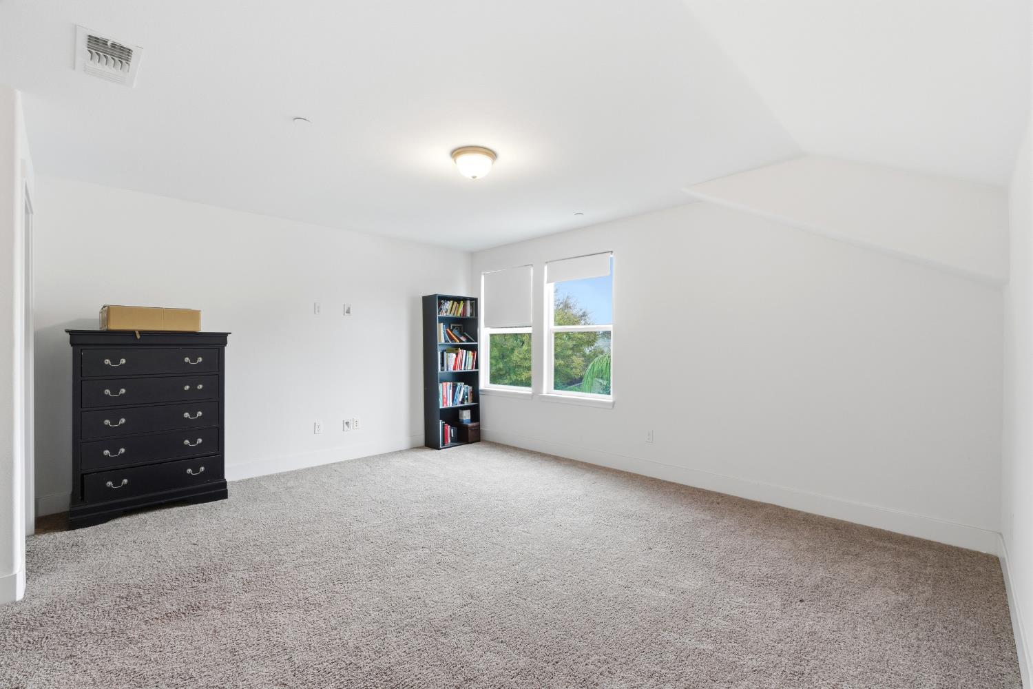 1323 N Traverse Ave, Clovis, CA 93619