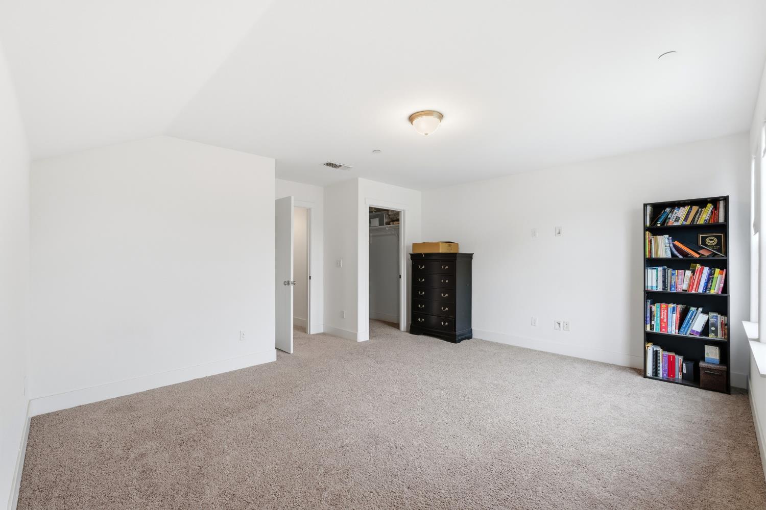 1323 N Traverse Ave, Clovis, CA 93619