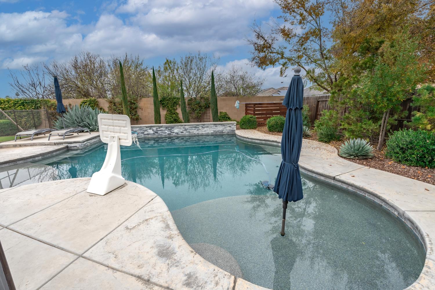 1323 N Traverse Ave, Clovis, CA 93619