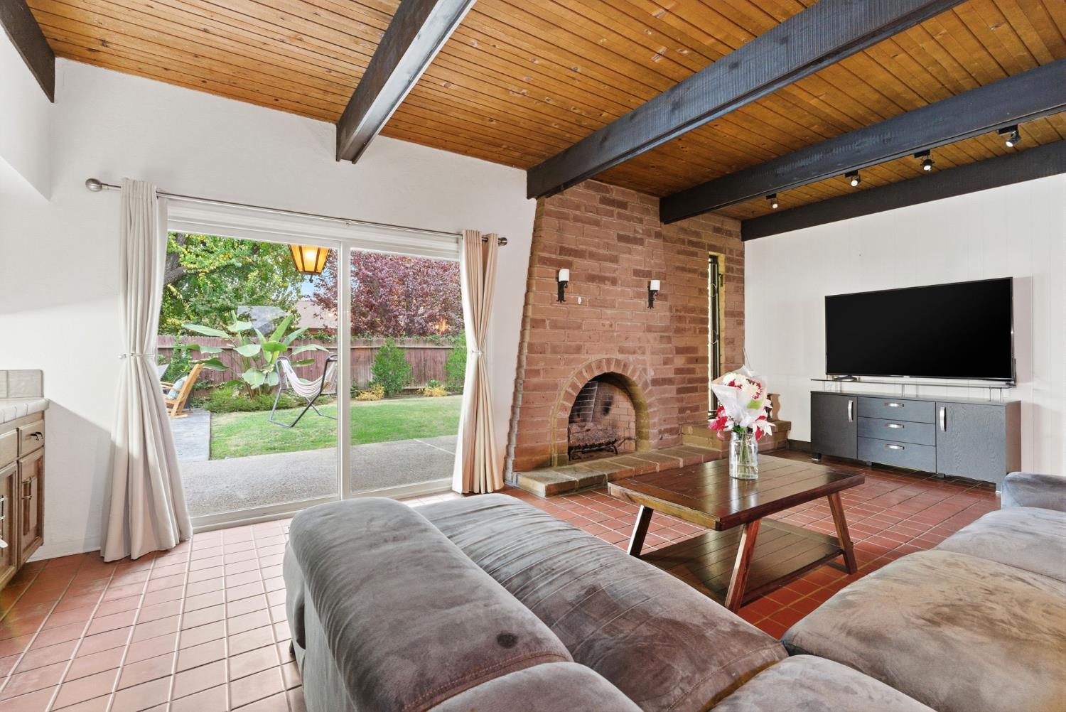 5101 N Pleasant Ave, Fresno, CA 93711