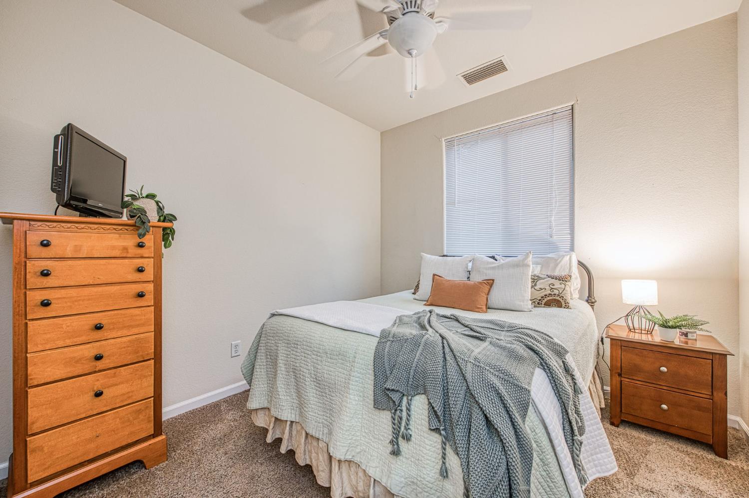 2741 Buckingham Ave, Clovis, CA 93611